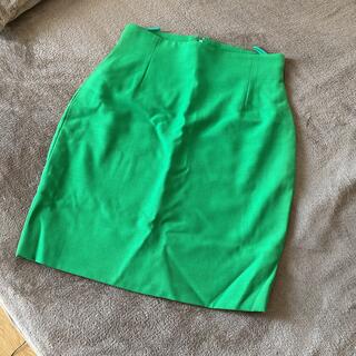 ヴェルサーチ(VERSACE)のヴェルサーチ　鮮やかな緑のミニスカート　イタリー製(ミニスカート)