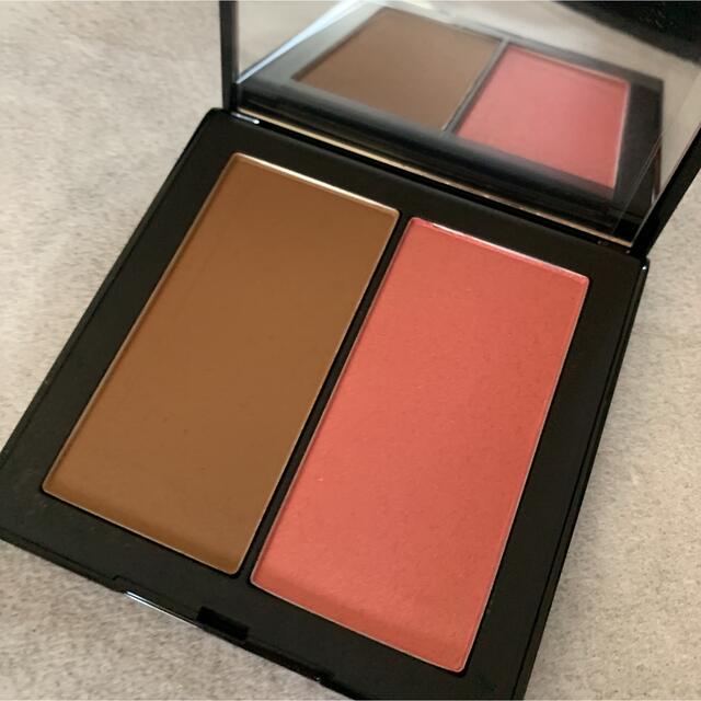 NARS(ナーズ)のNARSチークパレット※アイコニックグロー オーガズム＆ラグナ コスメ/美容のベースメイク/化粧品(フェイスカラー)の商品写真