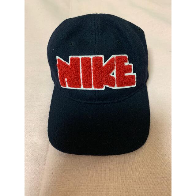 NIKE(ナイキ)の激レア  テッパン美品❗️真っ赤なゴツナイキのロゴの誘惑にメロメロでしょ🧡✨ メンズの帽子(キャップ)の商品写真