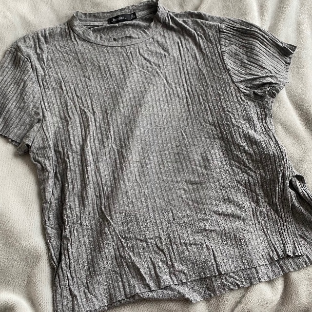 Bershka(ベルシュカ)のベルシュカ　Tシャツ レディースのトップス(Tシャツ(半袖/袖なし))の商品写真