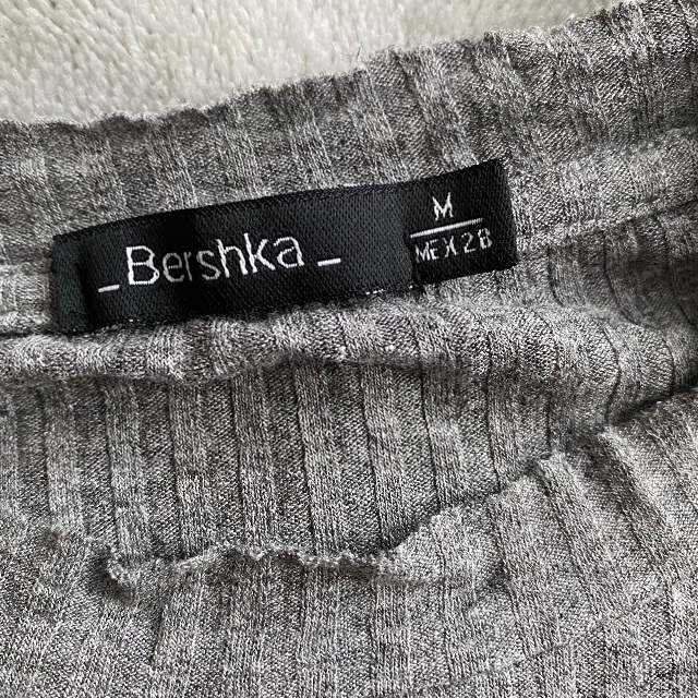 Bershka(ベルシュカ)のベルシュカ　Tシャツ レディースのトップス(Tシャツ(半袖/袖なし))の商品写真