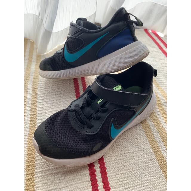 NIKE(ナイキ)のNIKE スニーカー　18cm キッズ/ベビー/マタニティのキッズ靴/シューズ(15cm~)(スニーカー)の商品写真