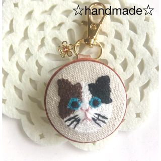 キーホルダー　バックチャーム　ネコ　刺繍生地(キーホルダー)