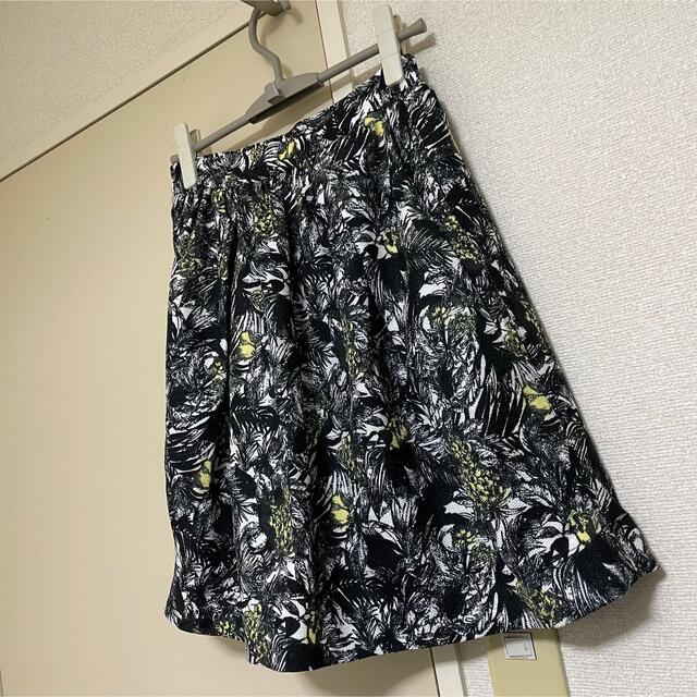 FELISSIMO(フェリシモ)のブラック×ホワイト×イエローの花柄スカート レディースのスカート(ひざ丈スカート)の商品写真