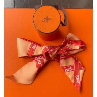 エルメス(Hermes)の未使用　美品　エルメス　リボン柄　ツイリー　スカーフ　箱付き　オレンジ(バンダナ/スカーフ)