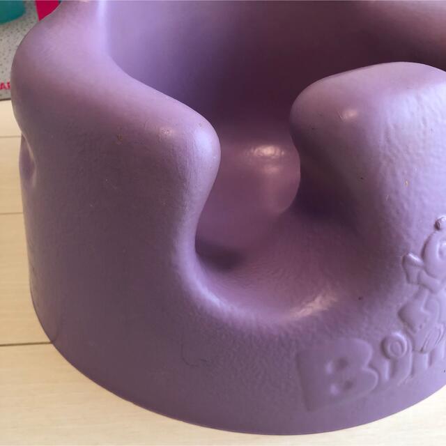 Bumbo(バンボ)の【格安】バンボ　紫　トレー付き キッズ/ベビー/マタニティのキッズ/ベビー/マタニティ その他(その他)の商品写真