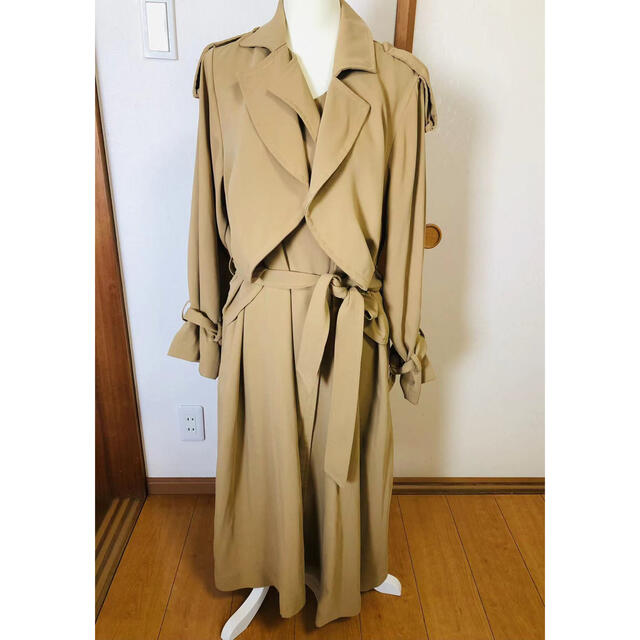 ドレープロングトレンチコート ベージュ　M レディースのジャケット/アウター(トレンチコート)の商品写真