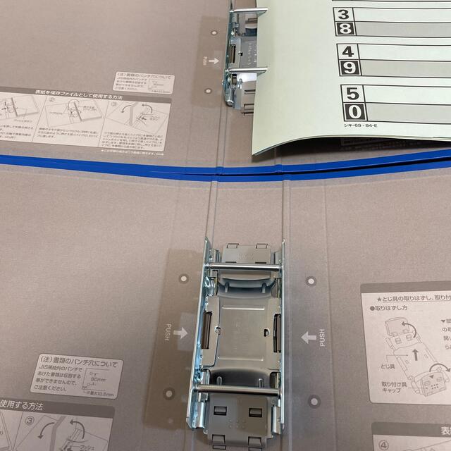 コクヨ(コクヨ)の【美品】コクヨ チューブファイル〈エコツインR〉B4横とじ2冊セット インテリア/住まい/日用品の文房具(ファイル/バインダー)の商品写真