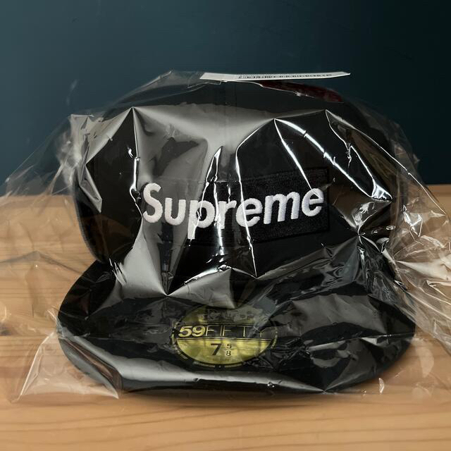 7-5/8 Supreme WINDSTOPPER Box Logo