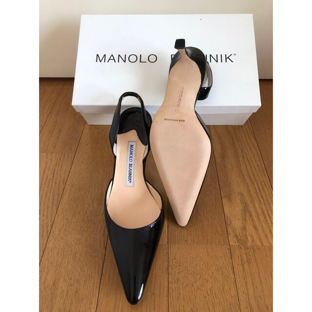 MANOLO BLAHNIK(マノロブラニク)の婦人靴　黒　エナメル レディースの靴/シューズ(ハイヒール/パンプス)の商品写真