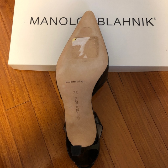 MANOLO BLAHNIK(マノロブラニク)の婦人靴　黒　エナメル レディースの靴/シューズ(ハイヒール/パンプス)の商品写真