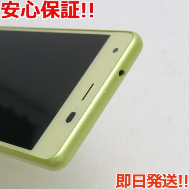 京セラ(キョウセラ)の超美品 KYV44 シトラスレモン    スマホ/家電/カメラのスマートフォン/携帯電話(スマートフォン本体)の商品写真