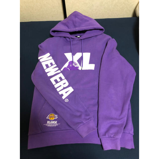 【即完売】XLARGE × NEWERA  プルオーバーパーカー【lakers】