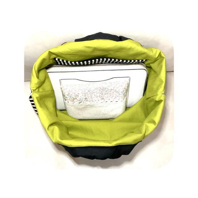 ころりんリングバッグ ブラック×北欧波ボーダー ハンドメイドのファッション小物(バッグ)の商品写真