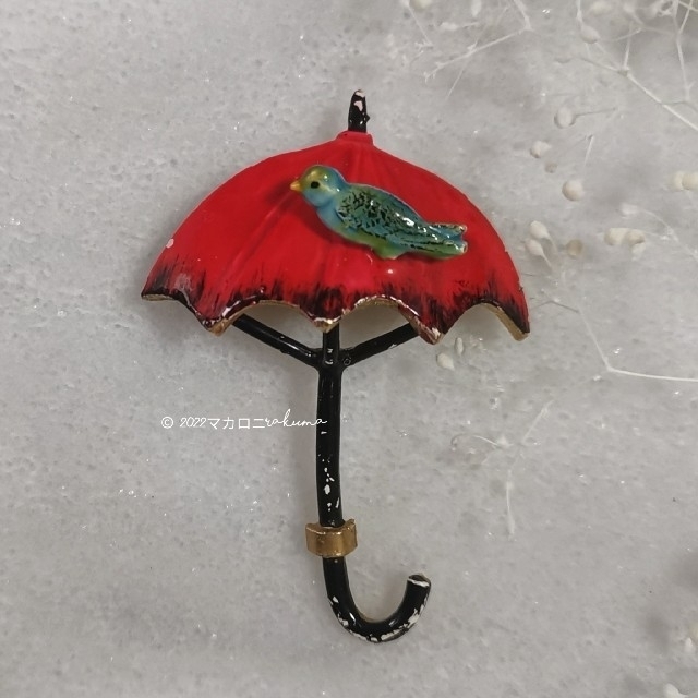vintage original by Robert 赤い傘と鳥のブローチ