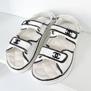 シャネル(CHANEL)のmymshop様お取り置き中★シャネル　プリントカーフスキンCCサンダル　35(サンダル)