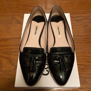 ミュウミュウ(miumiu)の値下　ミュウミュウ 36 23 22.5 ローファー  ローヒール(ローファー/革靴)