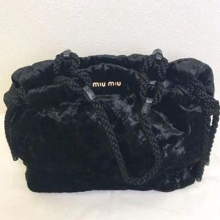 ミュウミュウ(miumiu)のミュウミュウ トートバッグ ベルベット ブラック(トートバッグ)