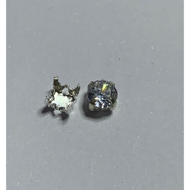 人工合成ジルコン石　4mm 25粒 ハンドメイドの素材/材料(各種パーツ)の商品写真