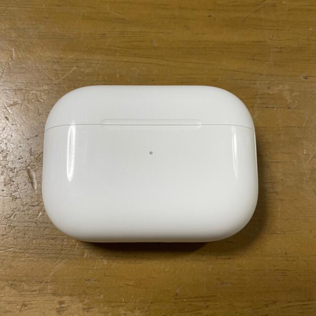 Apple(アップル)の【ジャンク扱い】airpods pro エアーポッズプロ　第一世代 スマホ/家電/カメラのオーディオ機器(ヘッドフォン/イヤフォン)の商品写真