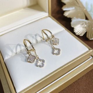 ダブル ２連 クローバー ピアス 韓国 キラキラ シンプル 高級感 ジュエリー(ピアス)