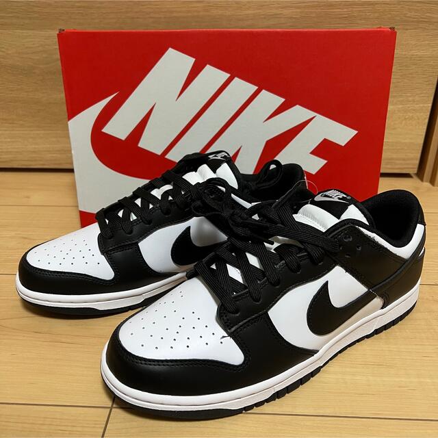 NIKE(ナイキ)のNIKE DUNK LOW ナイキ ダンク ロー 白黒 パンダ PANDA メンズの靴/シューズ(スニーカー)の商品写真