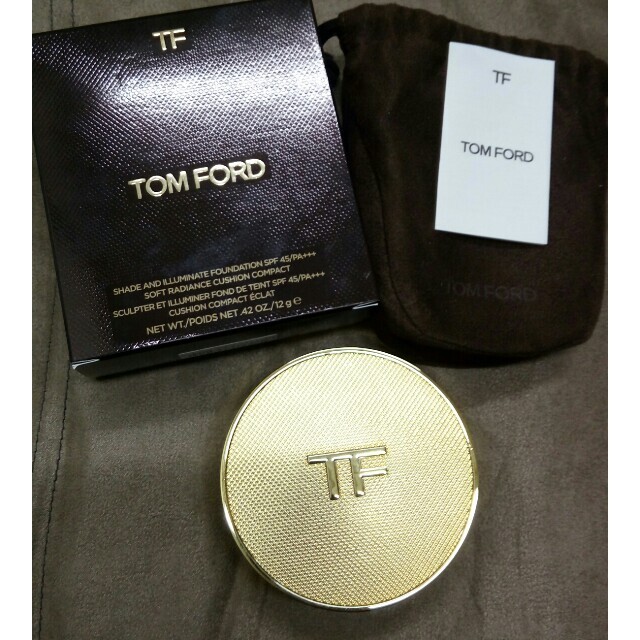 TOMFORDトムフォードジェイドアンドイルミネイトファンデション 3