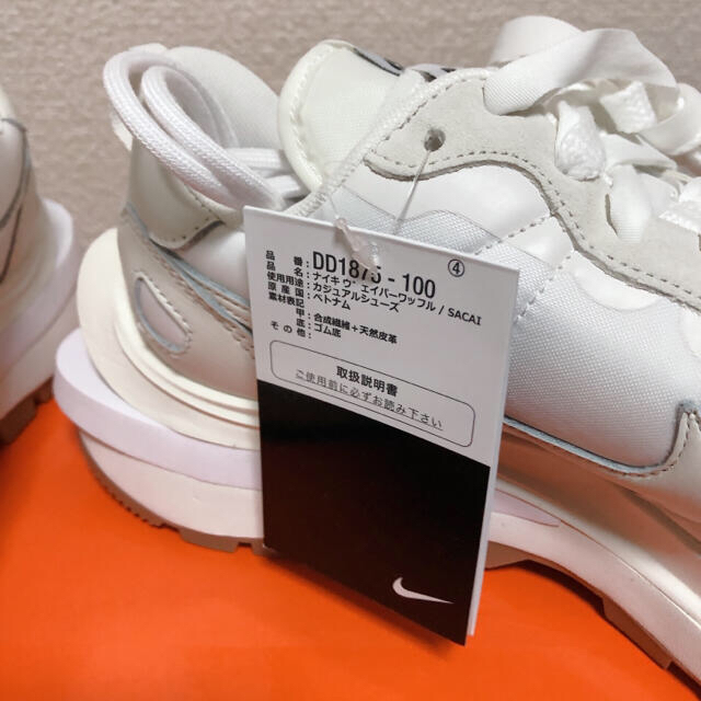 NIKE(ナイキ)の【新品】SACAI × NIKE VAPORWAFFLE WHITE メンズの靴/シューズ(スニーカー)の商品写真