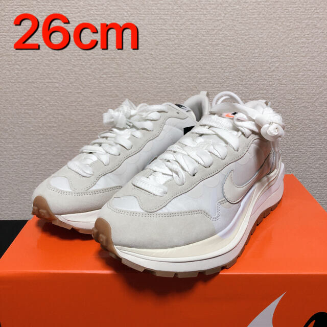 NIKE(ナイキ)の【新品】SACAI × NIKE VAPORWAFFLE WHITE メンズの靴/シューズ(スニーカー)の商品写真