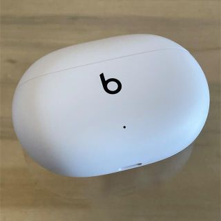 ビーツバイドクタードレ(Beats by Dr Dre)の美品★Beats Studio Buds 充電ケースのみ ホワイト(ヘッドフォン/イヤフォン)