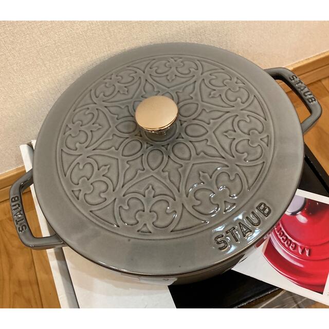 STAUB   レア限定新品未使用staub リリー シグネチャーココット