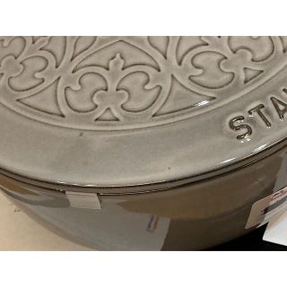 STAUB - レア限定【新品未使用】staub リリー シグネチャーココット