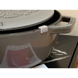 STAUB - レア限定【新品未使用】staub リリー シグネチャーココット