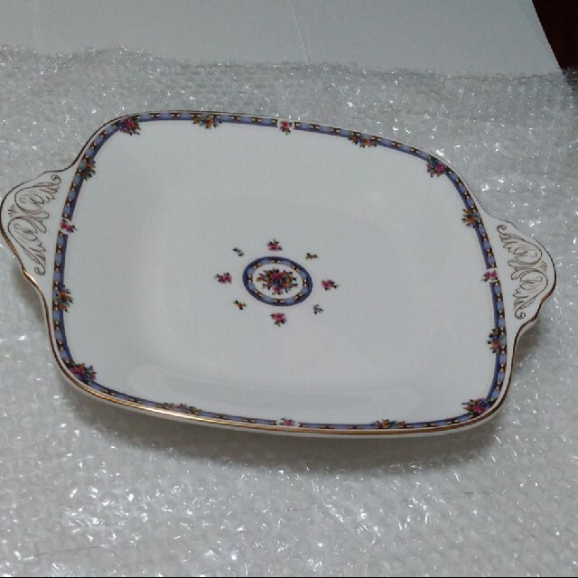 Royal Doulton(ロイヤルドルトン)の(数回使用)royal doulton　プレート インテリア/住まい/日用品のキッチン/食器(食器)の商品写真