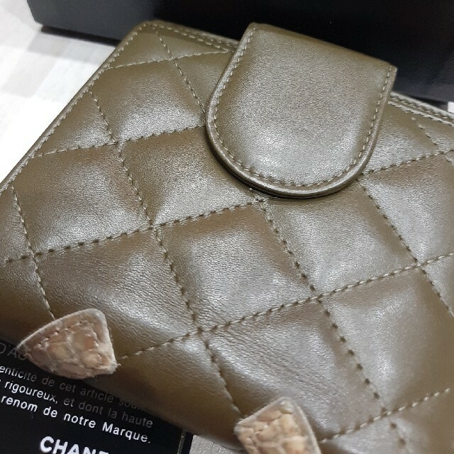 ありますが CHANEL - CHANEL財布 カーキ×パイソン ２つ折りの通販 by