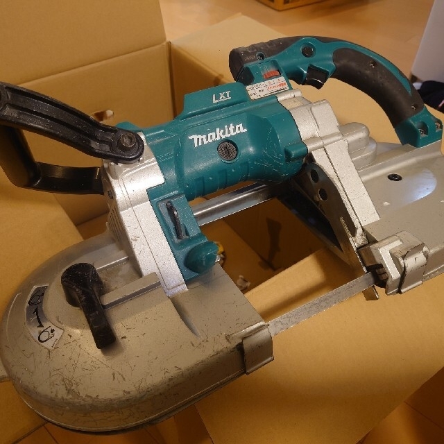 マキタ充電式ポータブルバンドソーPB180D マキタ充電式ポータブルバンドソーPB180D