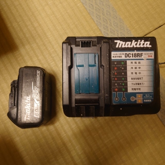 マキタ充電式ポータブルバンドソーPB180D マキタ充電式ポータブルバンドソーPB180D