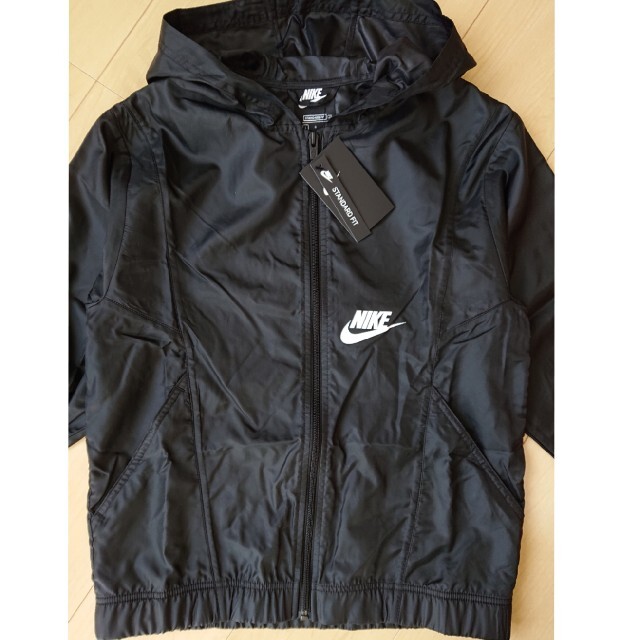 NIKE(ナイキ)の新品 NIKE ジュニア 160 ジャケット ウインドブレーカー ナイキ キッズ/ベビー/マタニティのキッズ服男の子用(90cm~)(ジャケット/上着)の商品写真