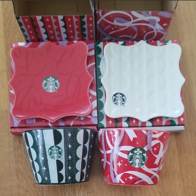 Starbucks Coffee(スターバックスコーヒー)のスターバックス 2021クリスマスホリデー ミニプレート カップ エンタメ/ホビーのコレクション(その他)の商品写真