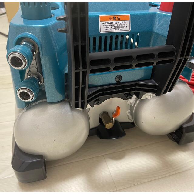 美品 makita マキタ 高圧エアコンプレッサ 11L AC461XL 美品 makita マキタ 高圧エアコンプレッサ 11L AC461XL