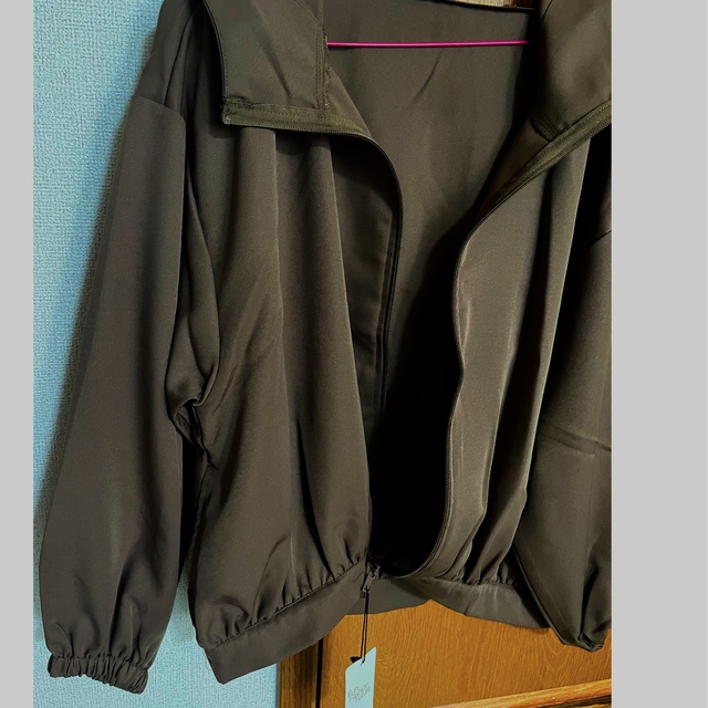 新品　フード付きブルゾン　春服 レディースのジャケット/アウター(ブルゾン)の商品写真