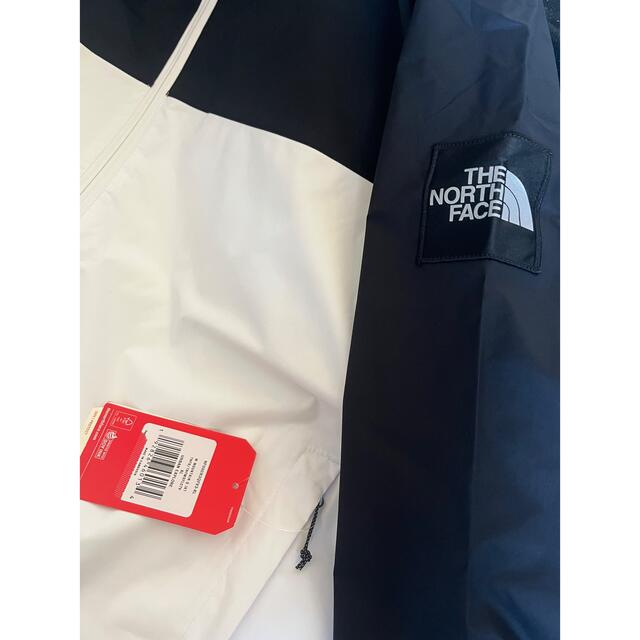 THE NORTH FACE(ザノースフェイス)の新品　ノースフェイス　ナイロンジャケット　ホワイト　ブラック　ドライベント メンズのジャケット/アウター(ナイロンジャケット)の商品写真