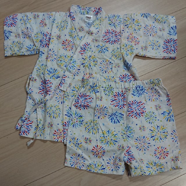 キッズ甚平  白地 花火柄  (100㎝) キッズ/ベビー/マタニティのキッズ服男の子用(90cm~)(甚平/浴衣)の商品写真