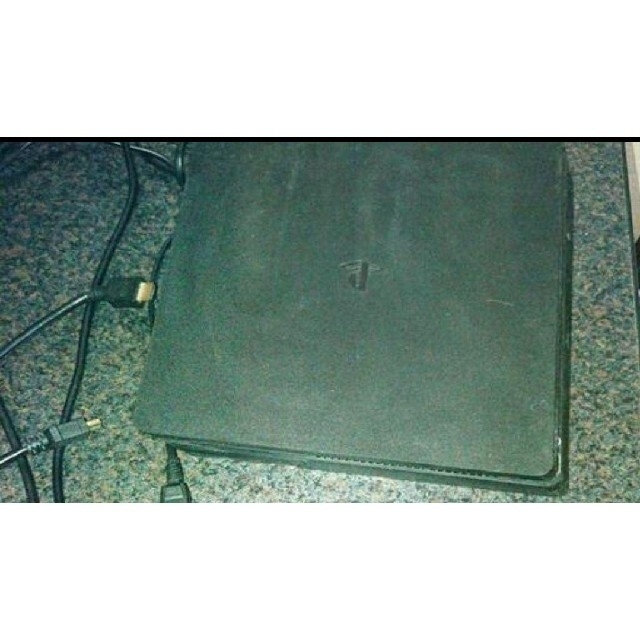 PlayStation4(プレイステーション4)のPS4　1TB エンタメ/ホビーのゲームソフト/ゲーム機本体(家庭用ゲーム機本体)の商品写真