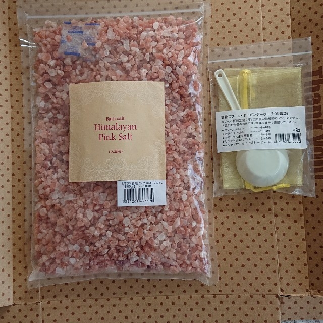 ヒマラヤ岩塩  入浴用（ヒマラヤピンクソルト）１kg　未使用です。 コスメ/美容のボディケア(入浴剤/バスソルト)の商品写真