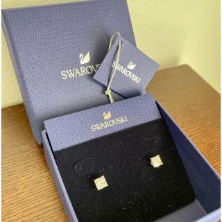 スワロフスキー(SWAROVSKI)の【お値引き中・新品・未使用】スワロフスキー　一粒型プリンセスカットピアス(ピアス)