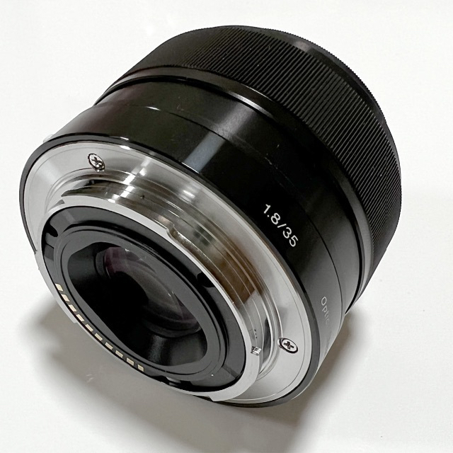 SONY(ソニー)の保証有 SONY E 35mm F1.8 OSS SEL35F18 APS-C スマホ/家電/カメラのカメラ(レンズ(単焦点))の商品写真