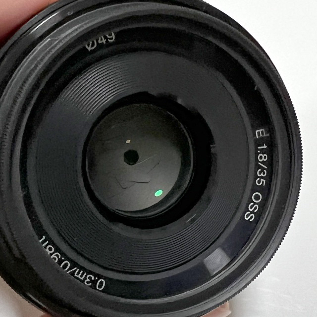 SONY(ソニー)の保証有 SONY E 35mm F1.8 OSS SEL35F18 APS-C スマホ/家電/カメラのカメラ(レンズ(単焦点))の商品写真