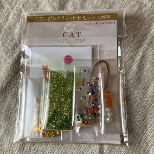 UVレジン材料セット　ねことうさぎ ハンドメイドの素材/材料(各種パーツ)の商品写真