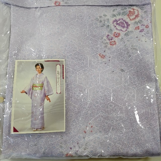 新品 未使用 袷 着物 躾付き 化繊 日本製 レディースの水着/浴衣(着物)の商品写真